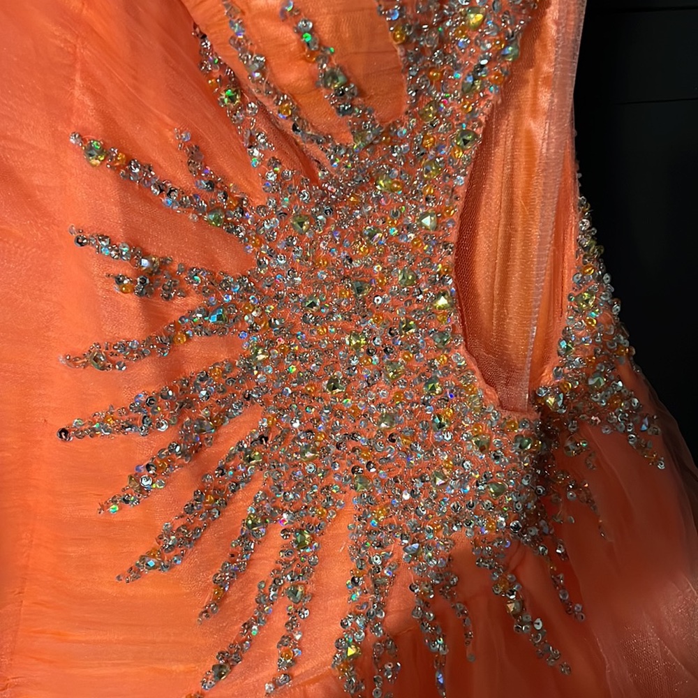 Mac Duggal Formal Dress - Picture 7 of 9